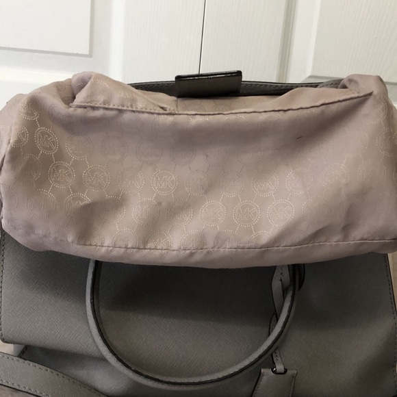 Michael Kors Large Pearl Grey Hamilton Satchel - Picture 6 of 13